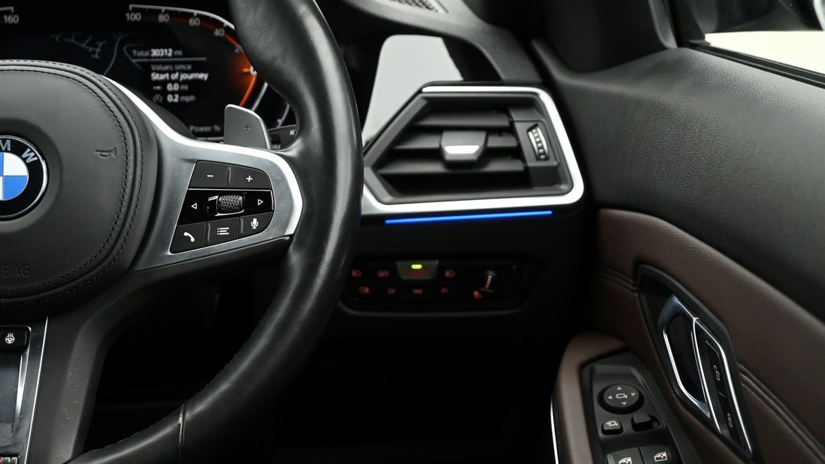 BMW 3 Series Image 16