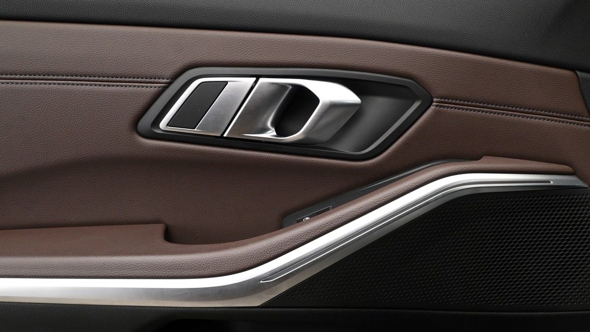 BMW 3 Series Image 13