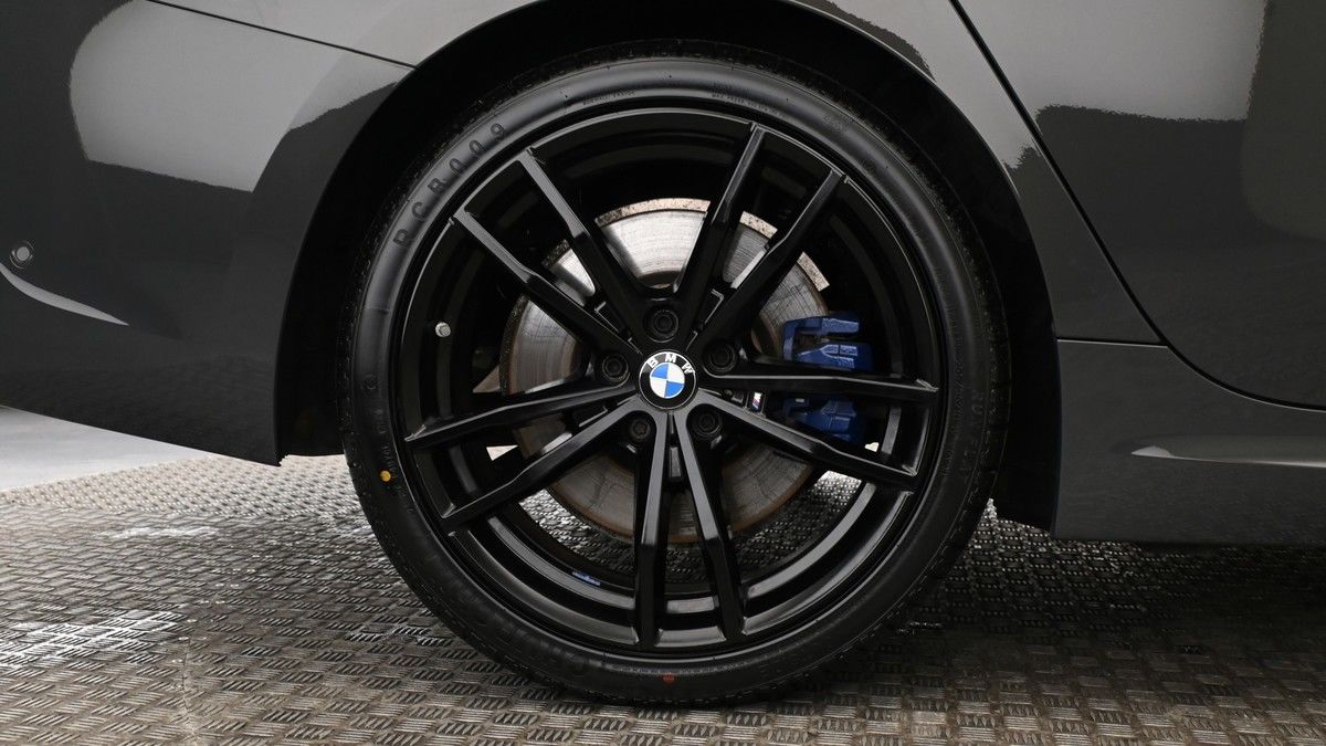 BMW 3 Series Image 9