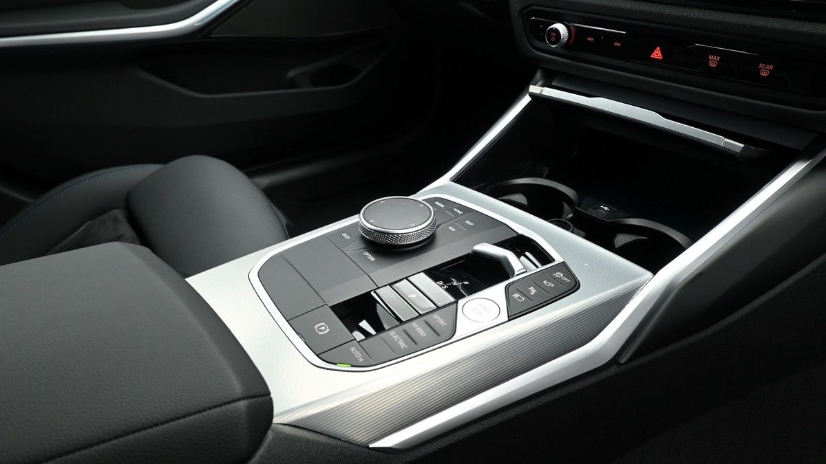 BMW 3 Series Image 2