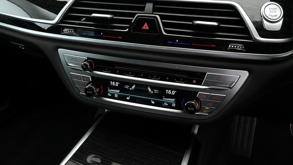 BMW 7 Series Image 12