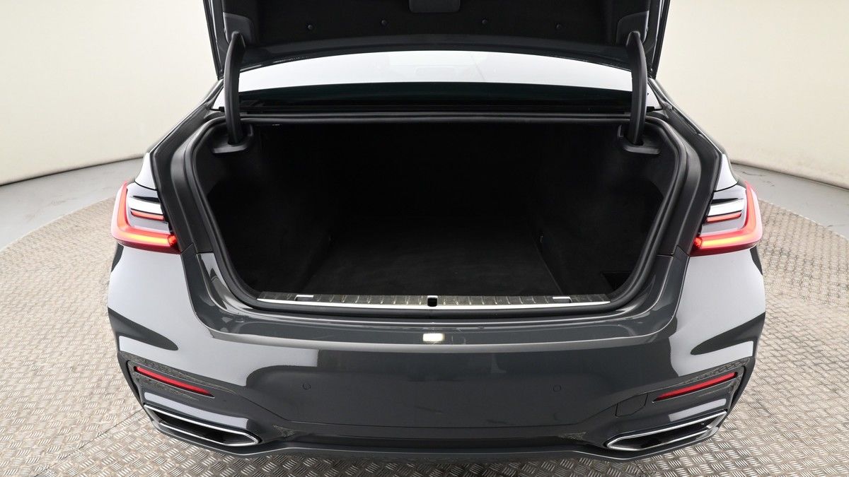 BMW 7 Series Image 10