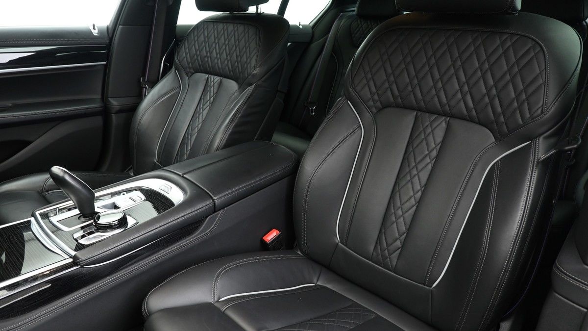 BMW 7 Series Image 4