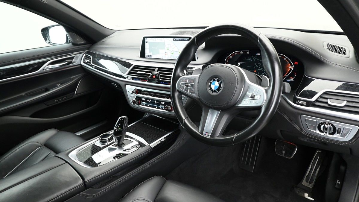 BMW 7 Series Image 3