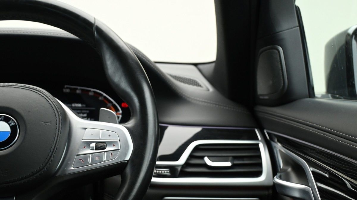 BMW 7 Series Image 16