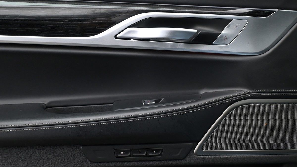 BMW 7 Series Image 13