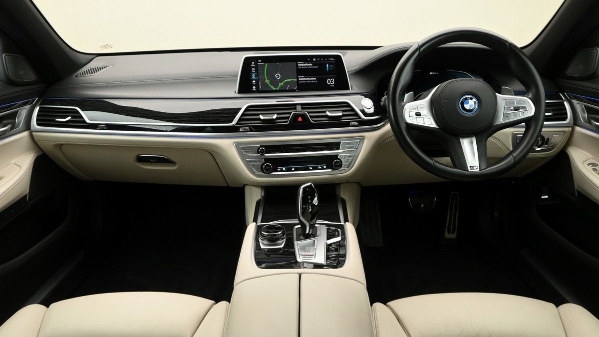 BMW 7 Series Image 14
