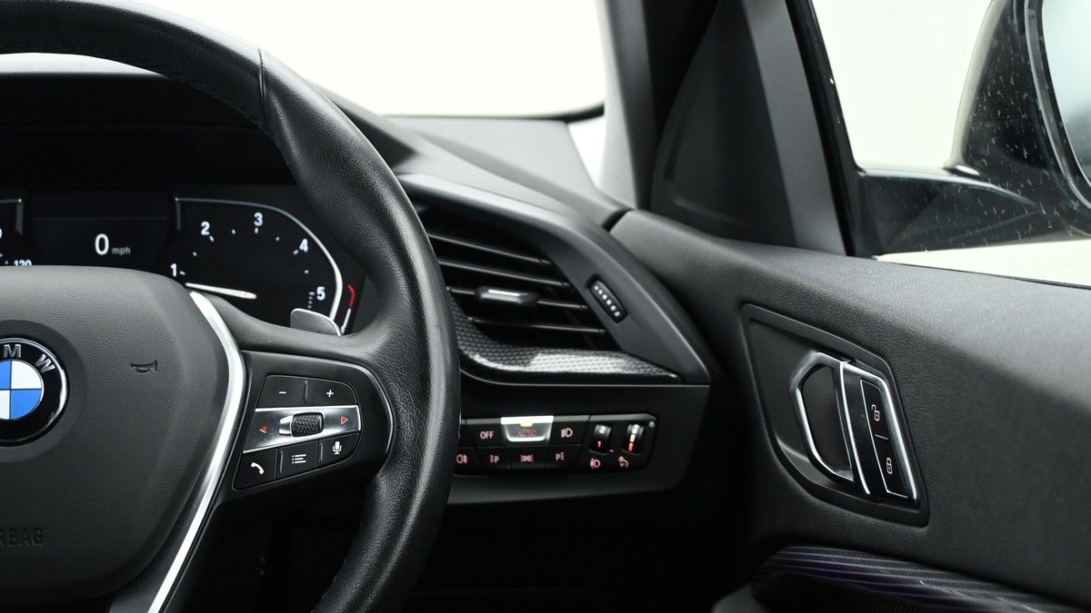 BMW 1 Series Image 16