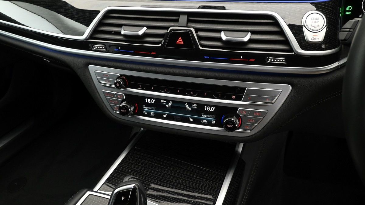 BMW 7 Series Image 12