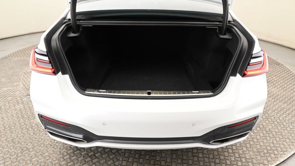 BMW 7 Series Image 10