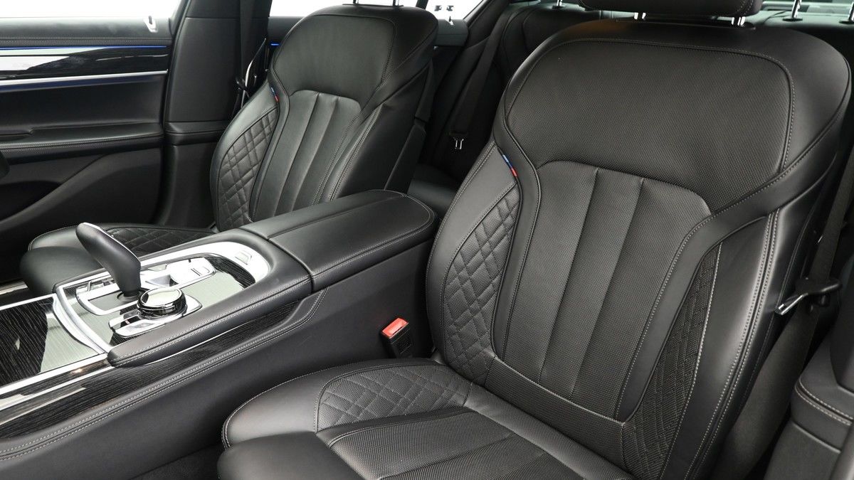 BMW 7 Series Image 4