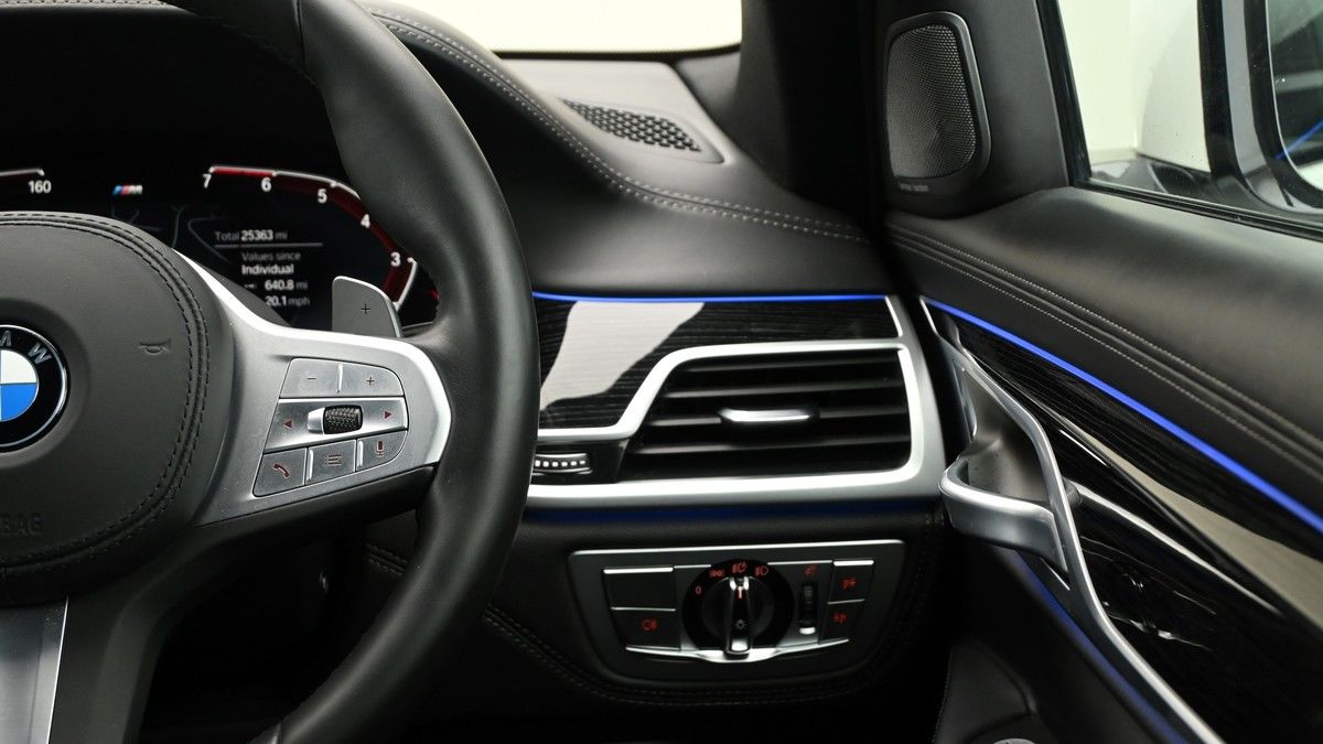 BMW 7 Series Image 16