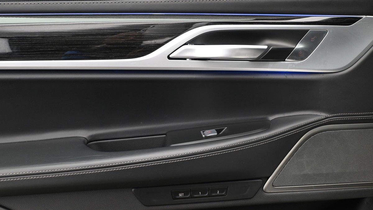 BMW 7 Series Image 13