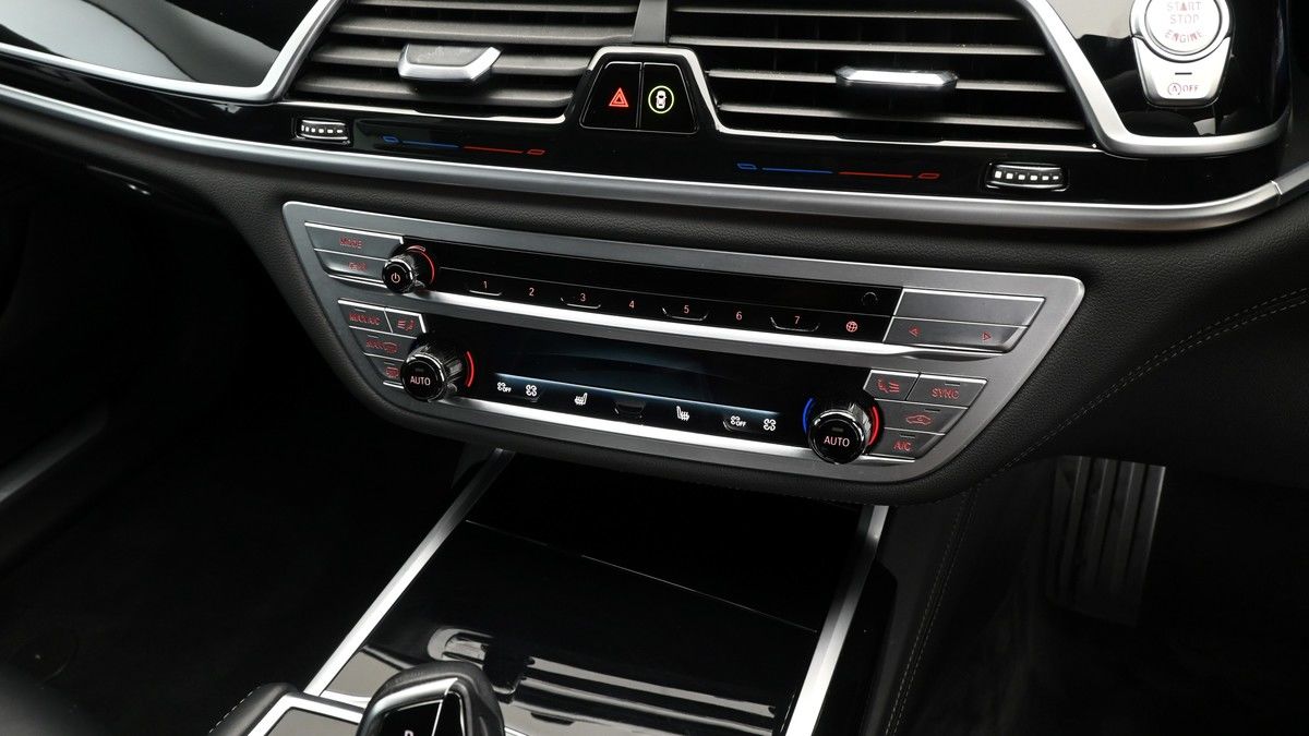 BMW 7 Series Image 12