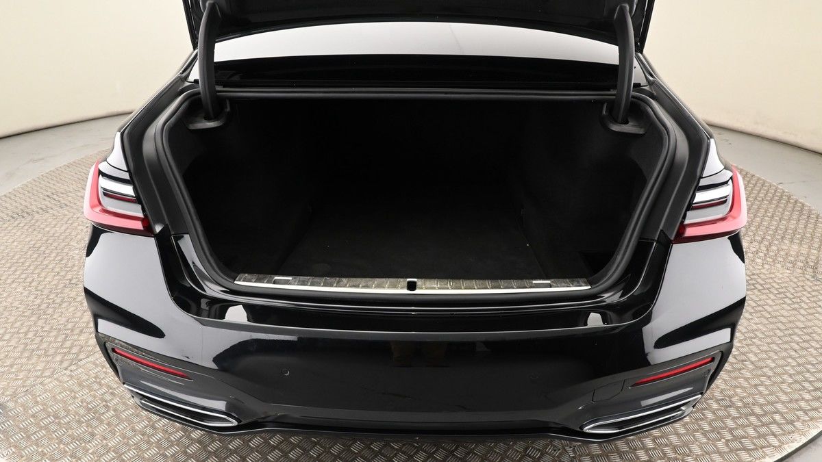 BMW 7 Series Image 10