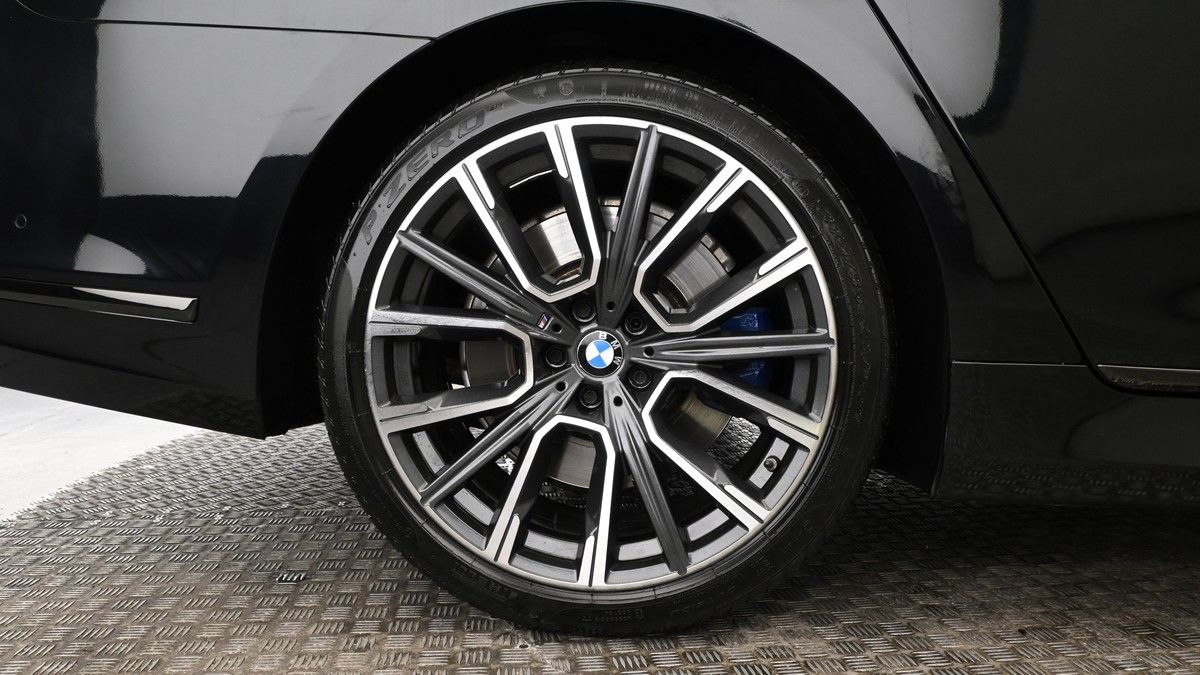 BMW 7 Series Image 9