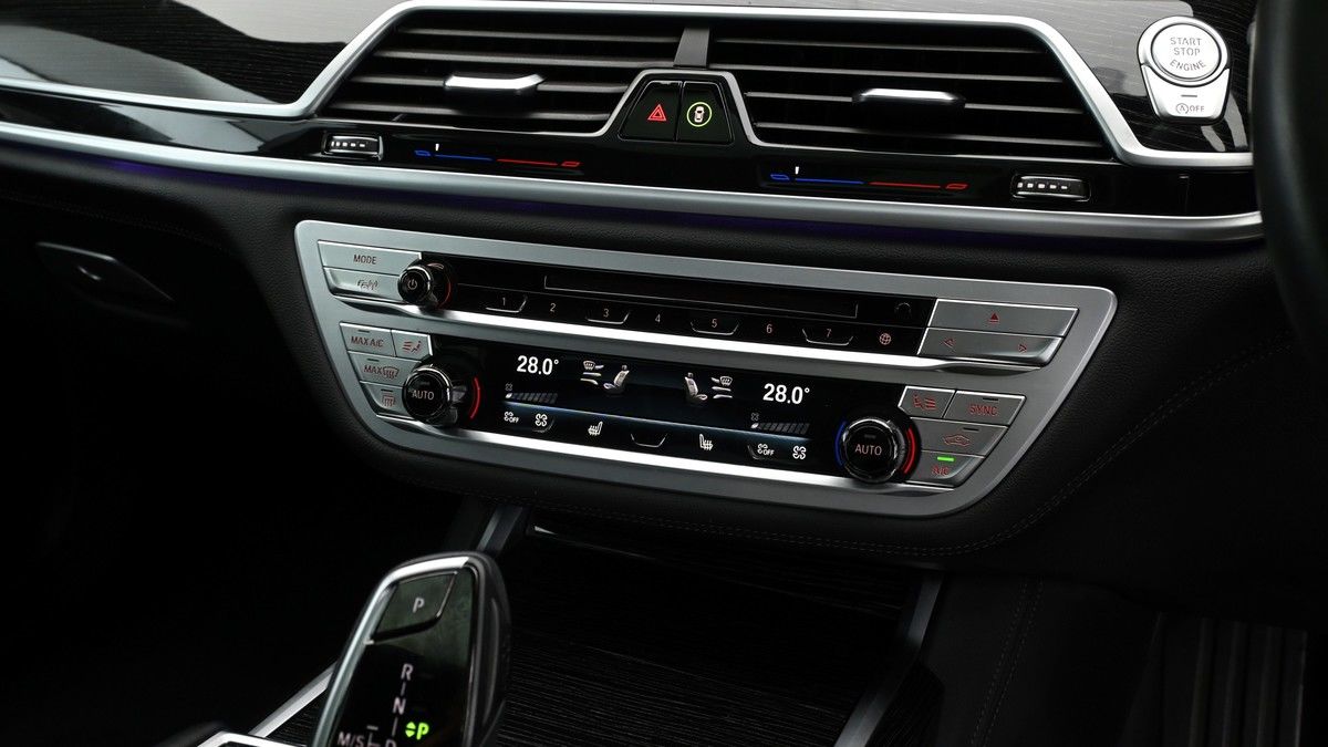 BMW 7 Series Image 12