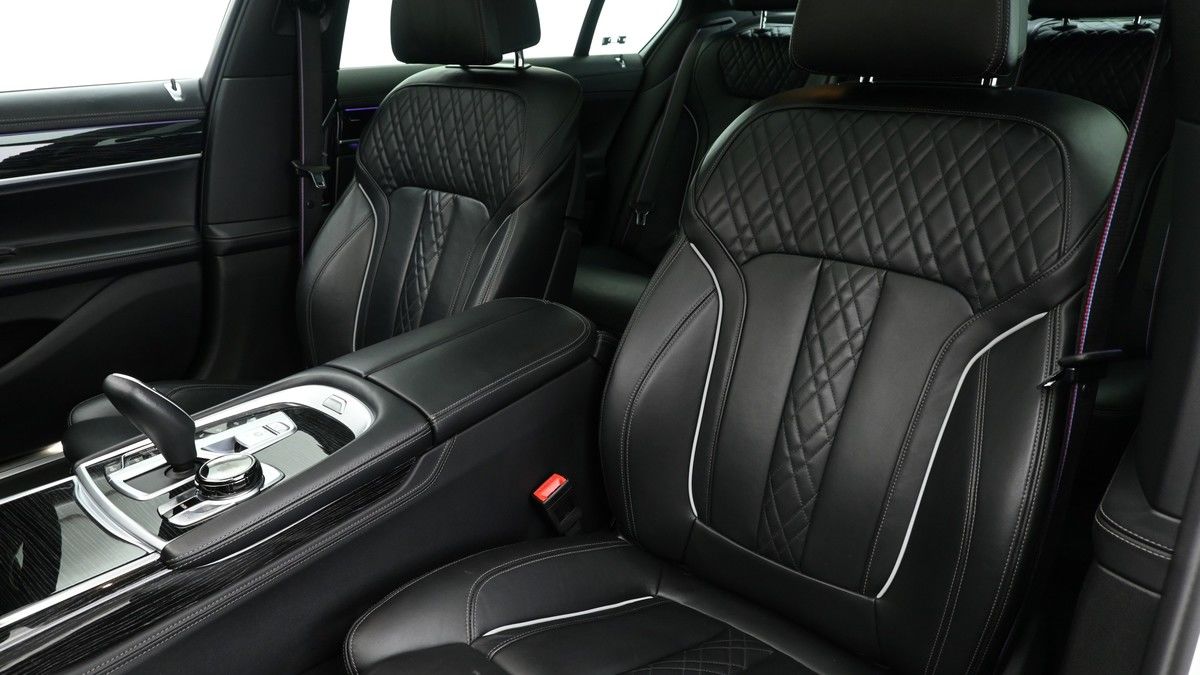 BMW 7 Series Image 4