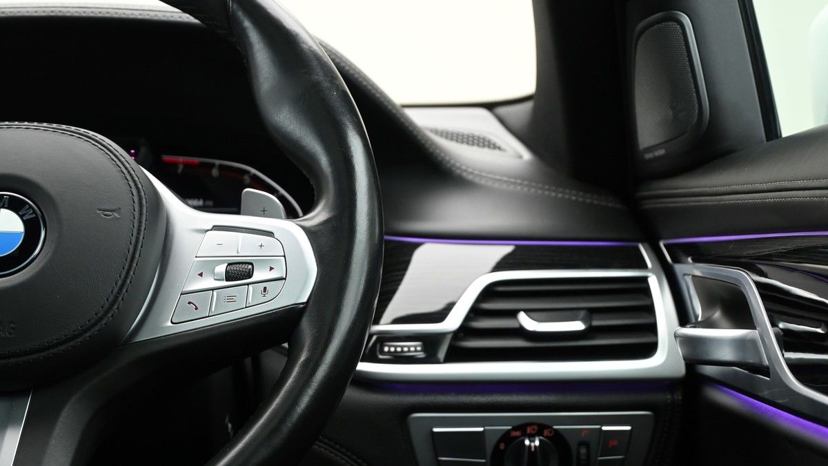 BMW 7 Series Image 16