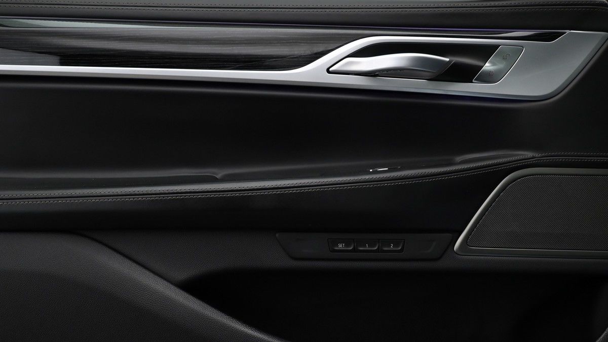 BMW 7 Series Image 13