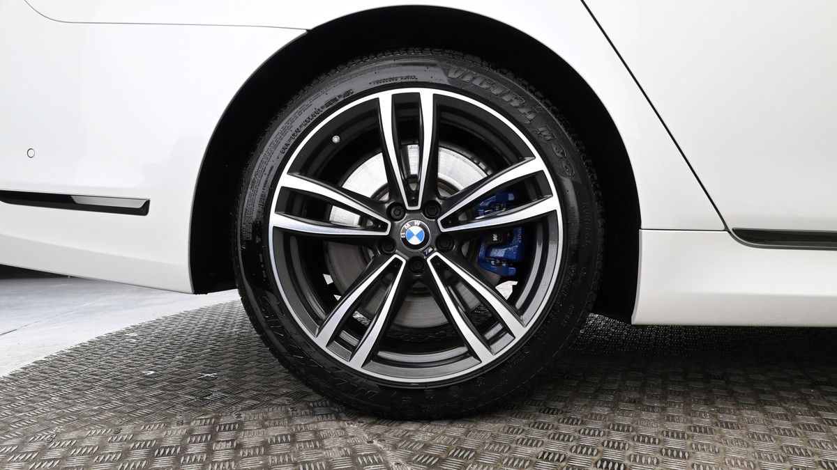 BMW 7 Series Image 9