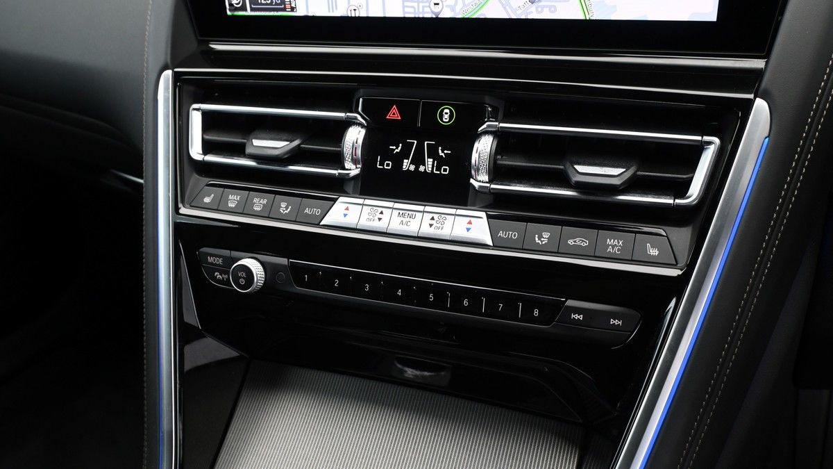 BMW 8 Series Image 12
