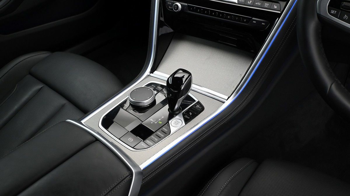 BMW 8 Series Image 2