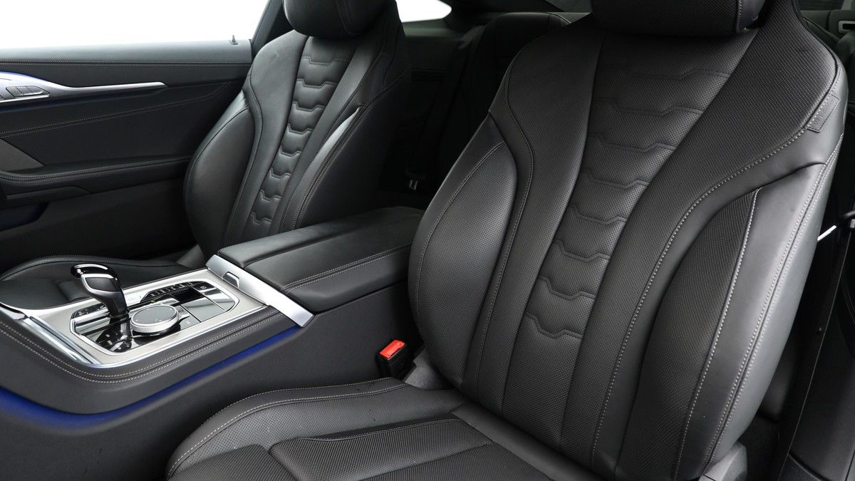 BMW 8 Series Image 4