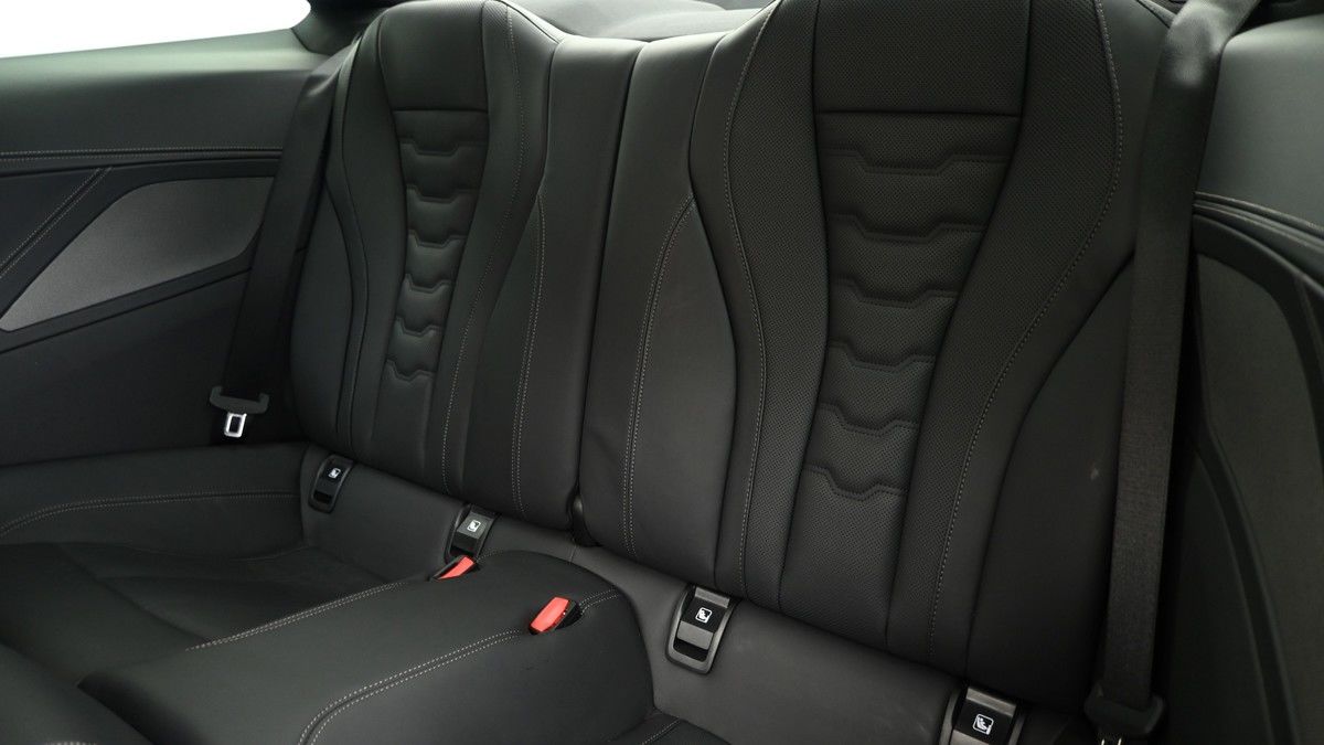 BMW 8 Series Image 5