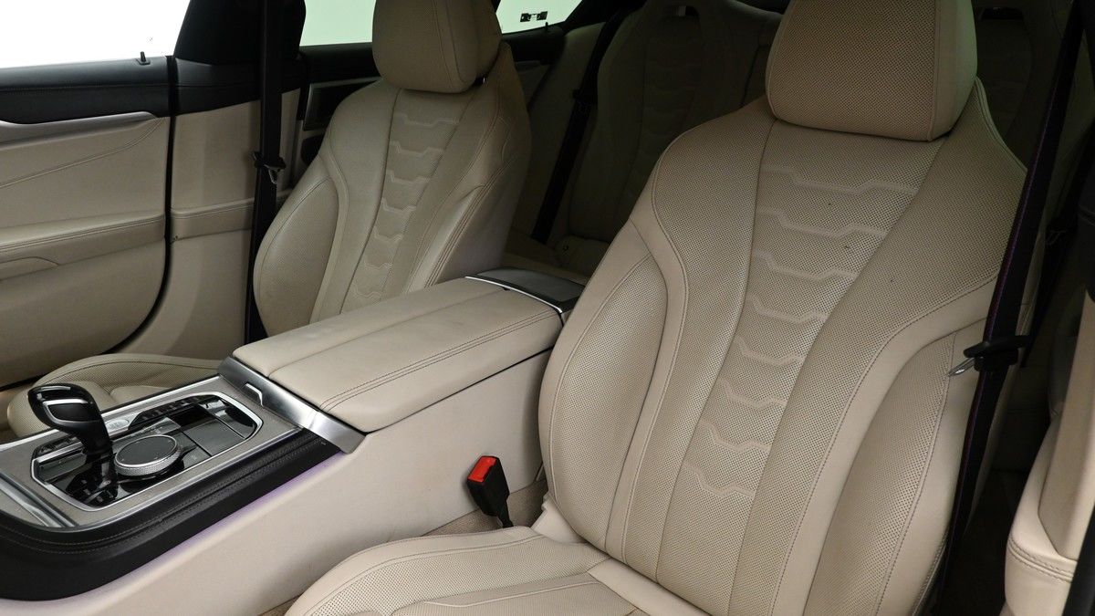BMW 8 Series Image 3