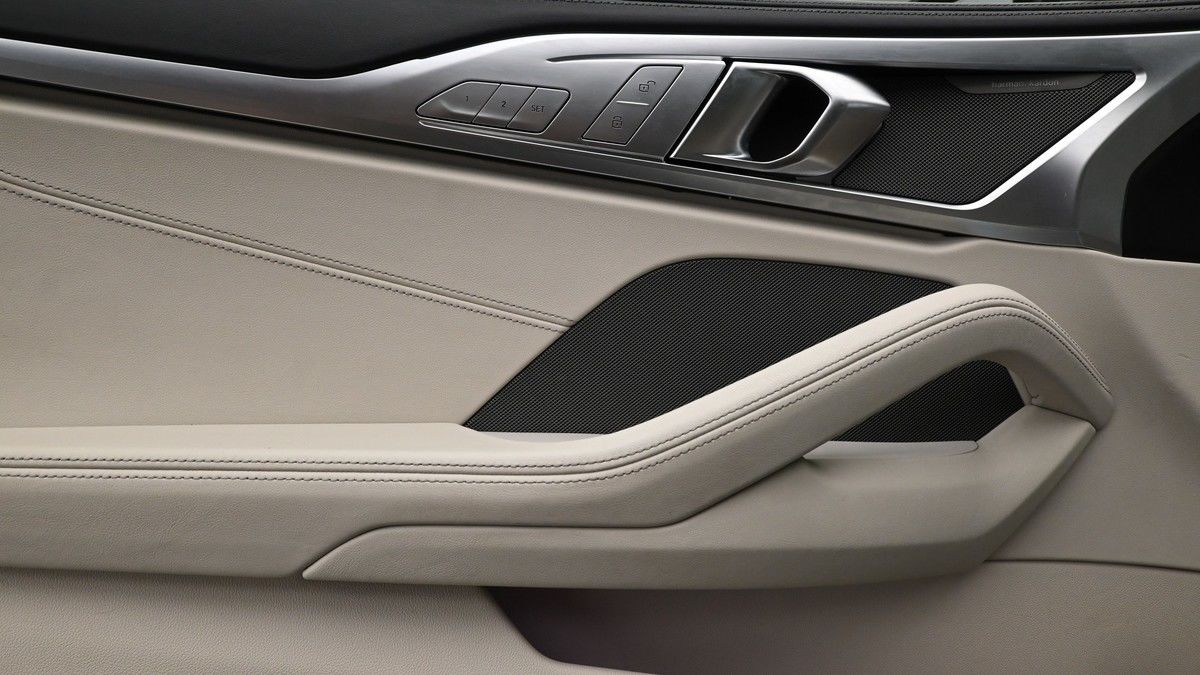 BMW 8 Series Image 12