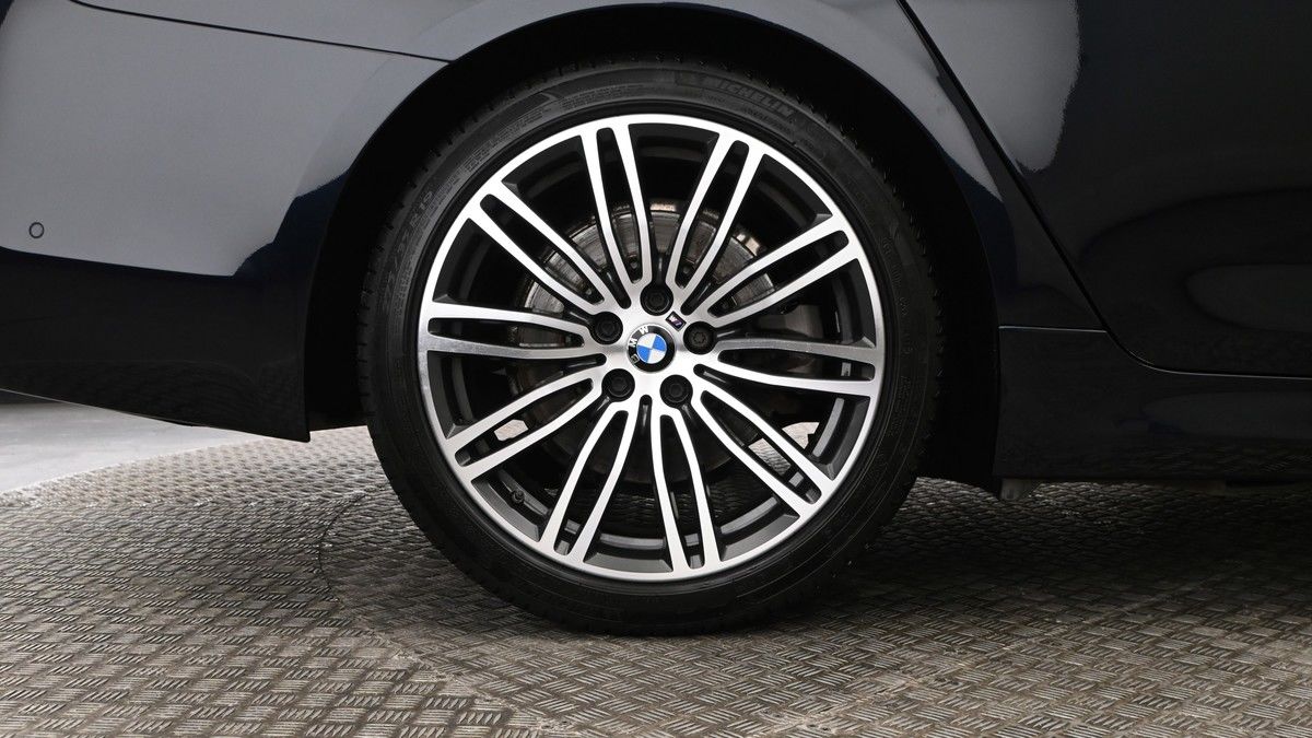 BMW 5 Series Image 9