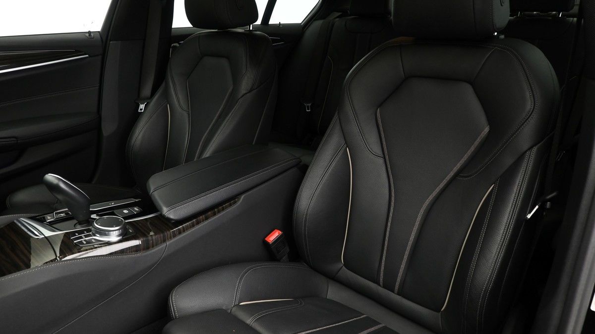 BMW 5 Series Image 3
