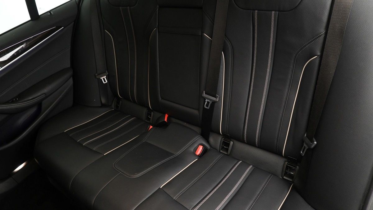 BMW 5 Series Image 4