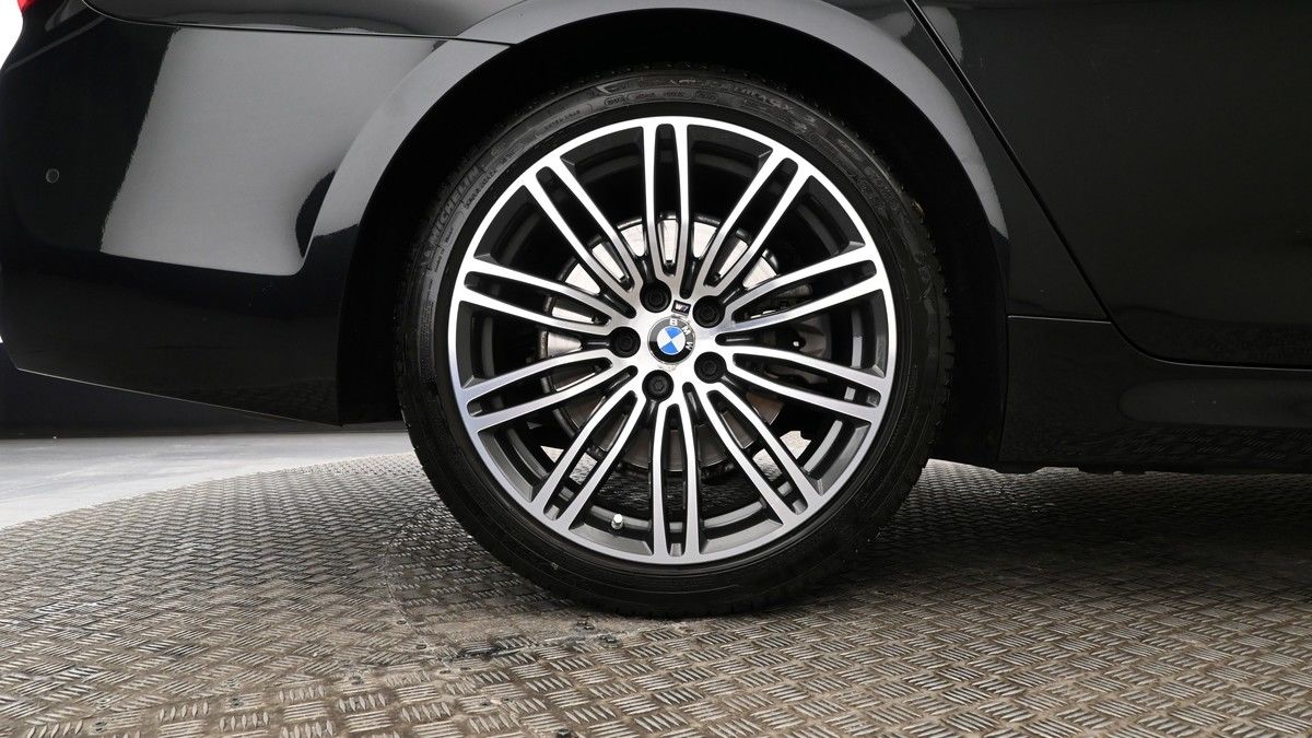 BMW 5 Series Image 8