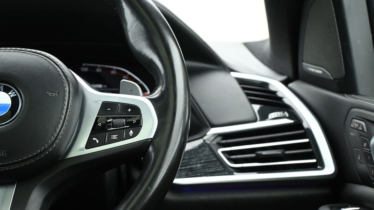 BMW X7 Image 16