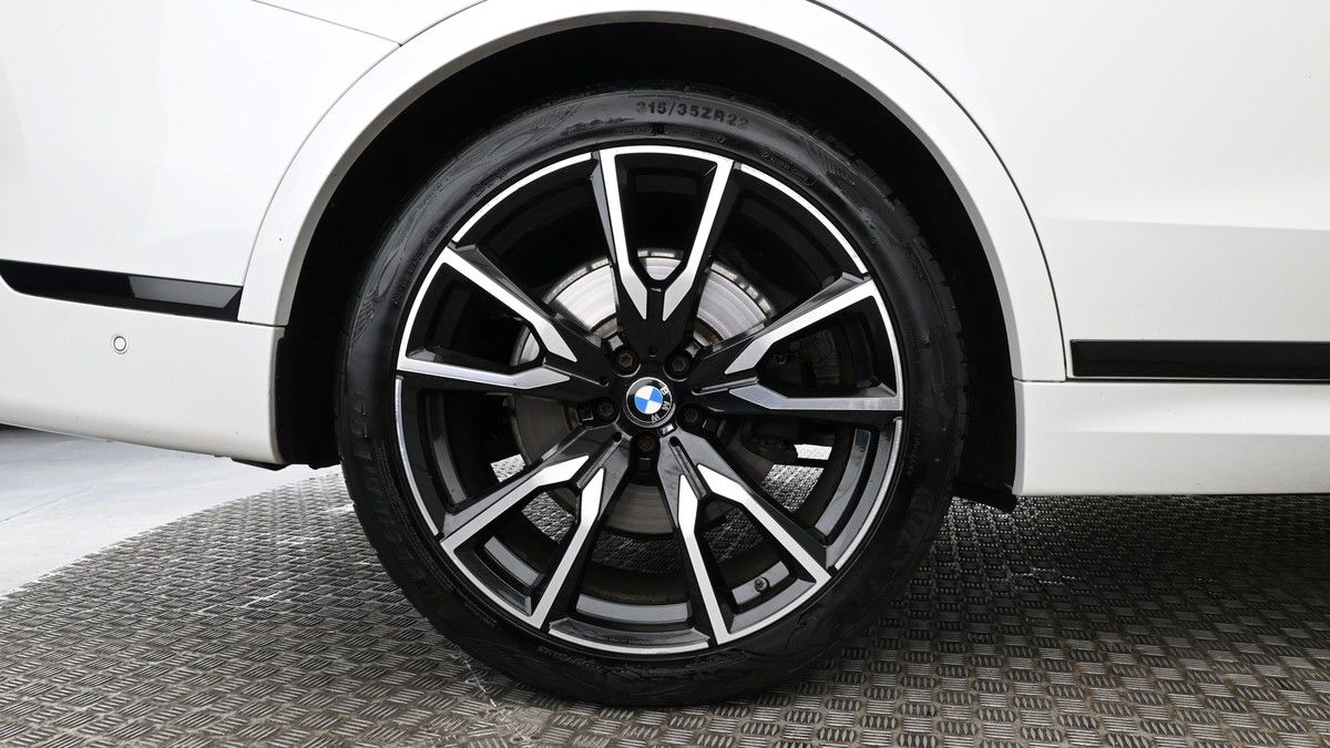 BMW X7 Image 9