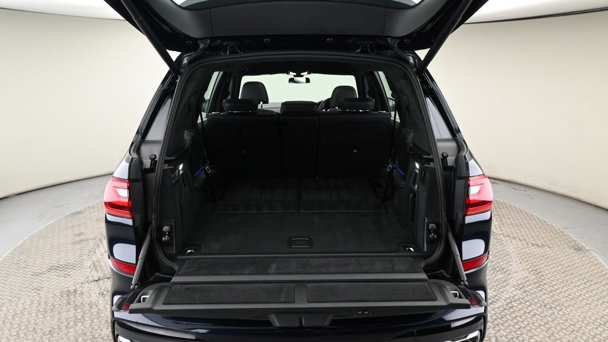 BMW X7 Image 10