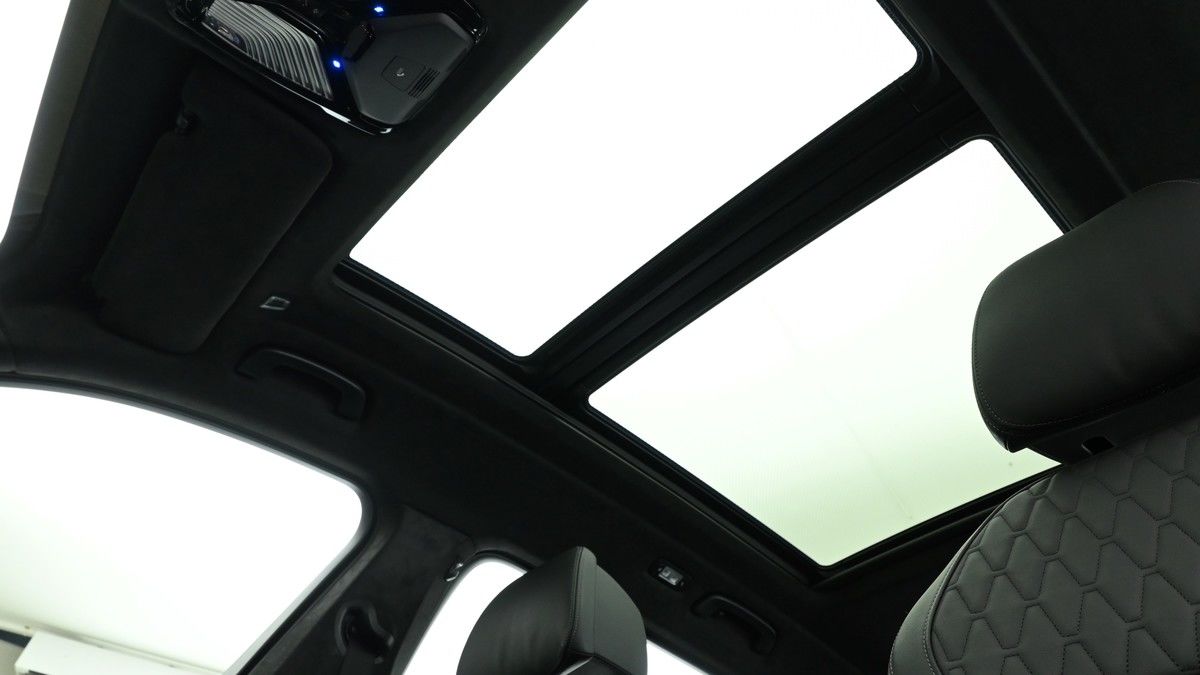 BMW X7 Image 2