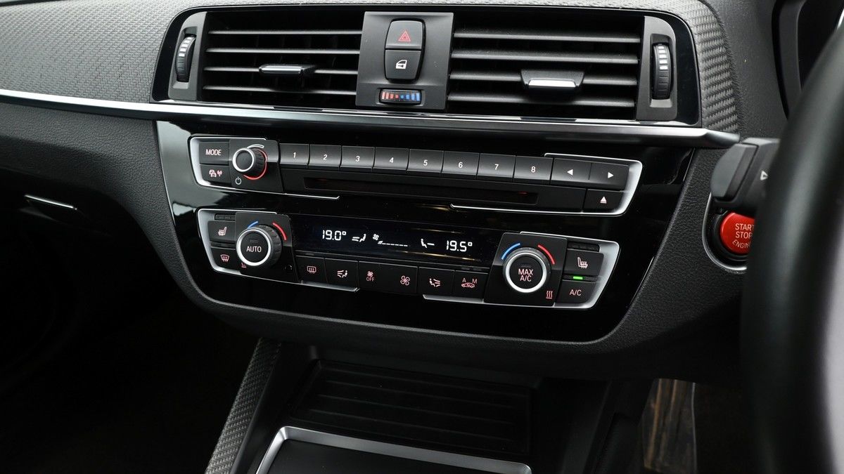 BMW M2 Image 11