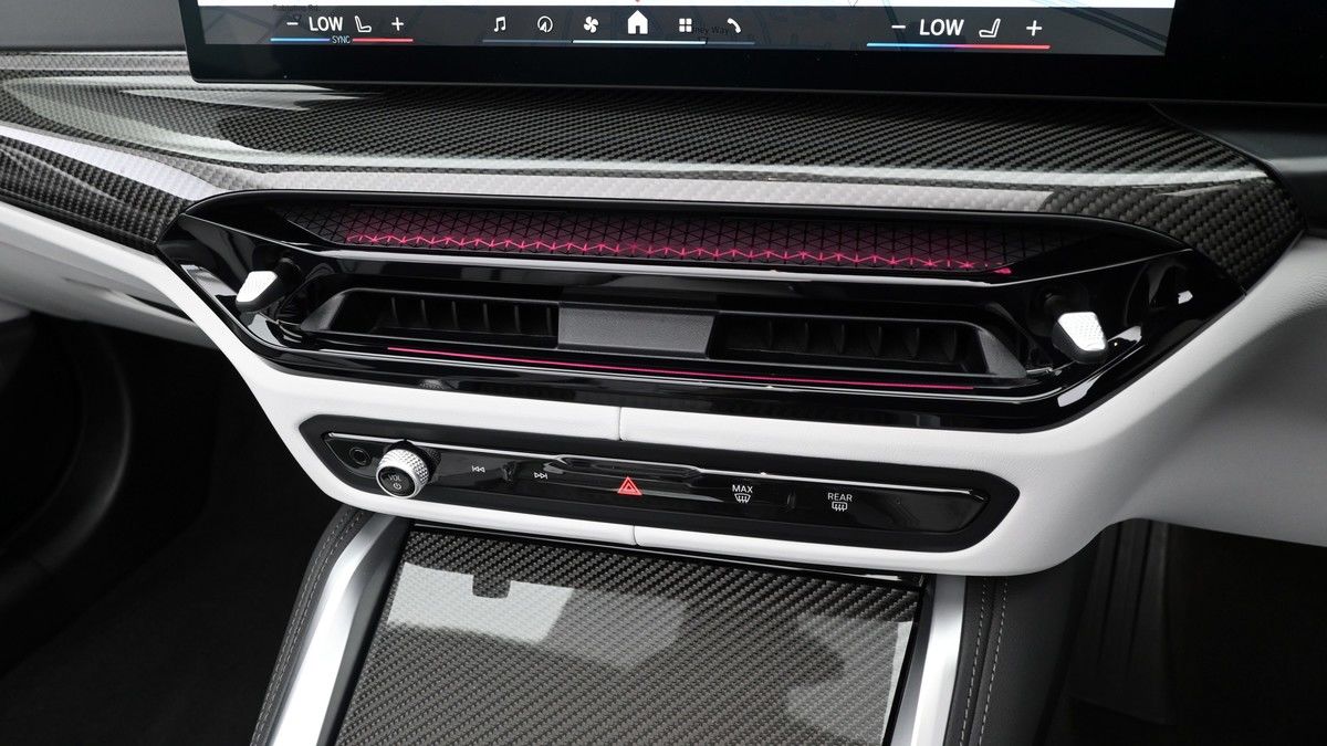 BMW M4 Image 12