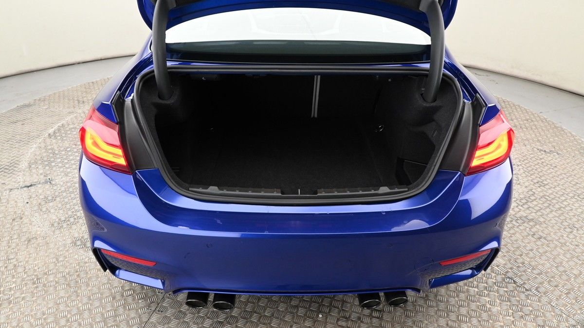 BMW M4 Image 10