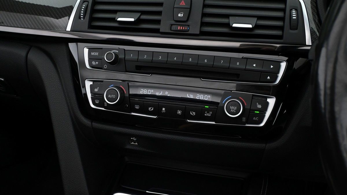 BMW M4 Image 11