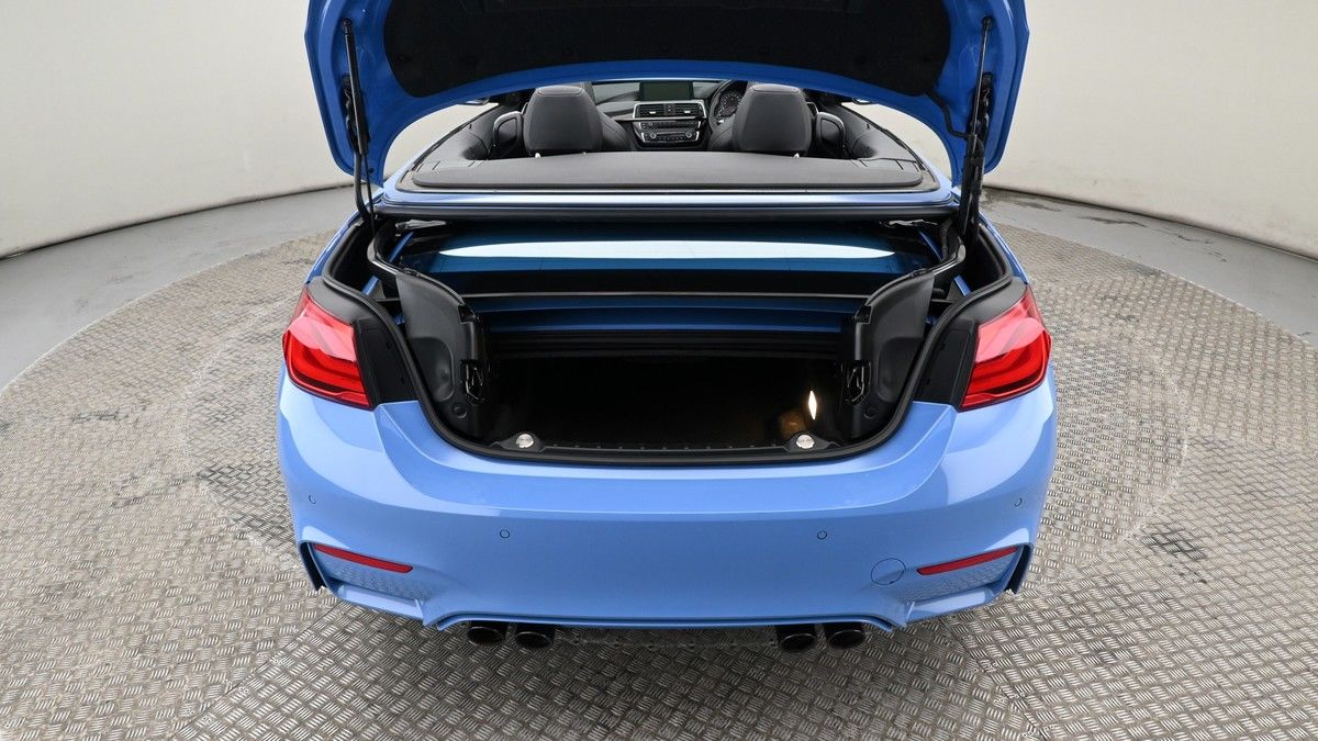 BMW M4 Image 9