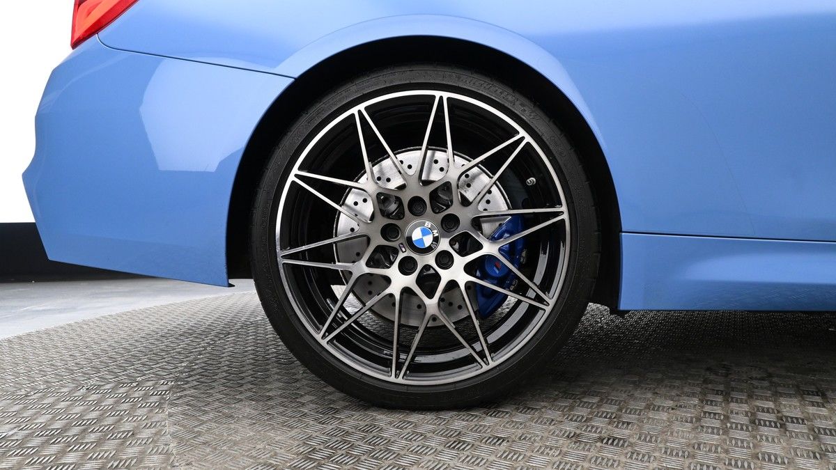 BMW M4 Image 8