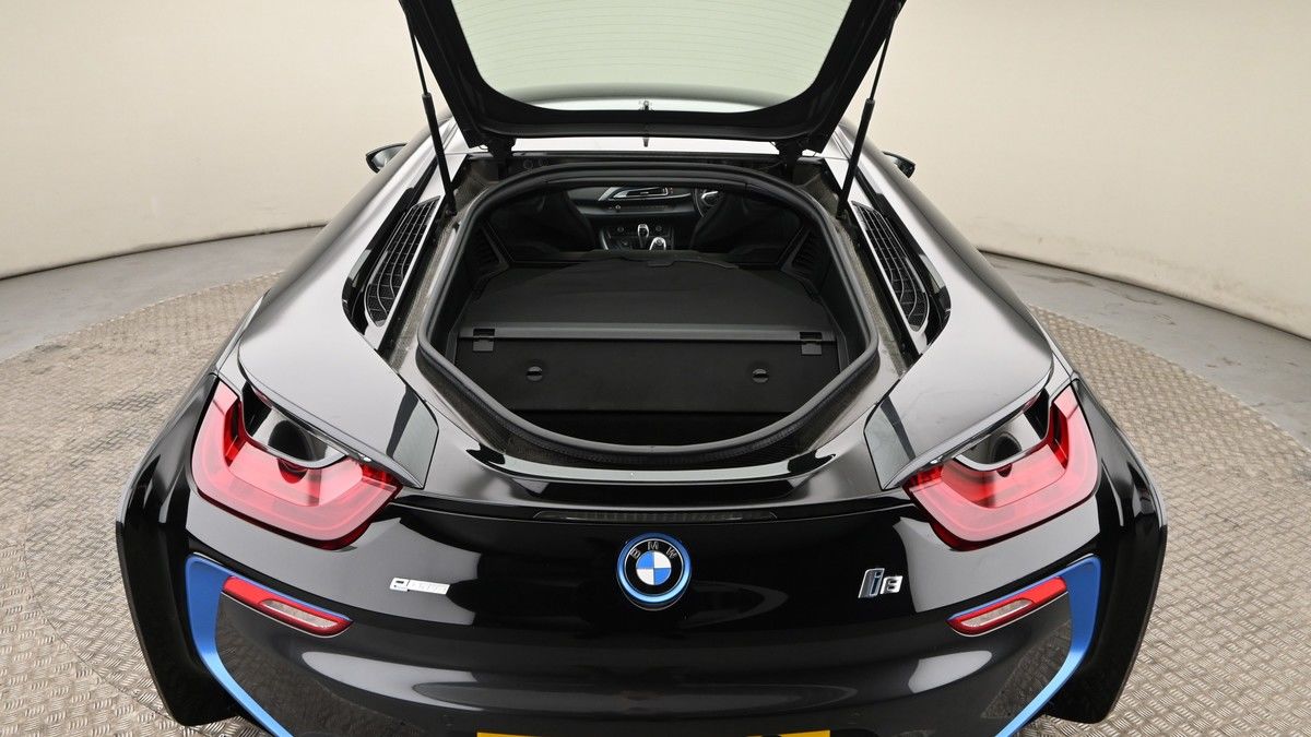 More views of BMW i8
