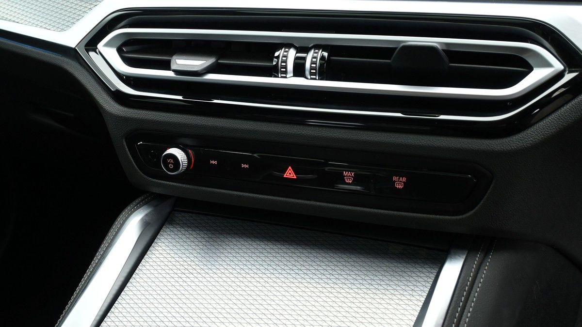 BMW i4 Image 12
