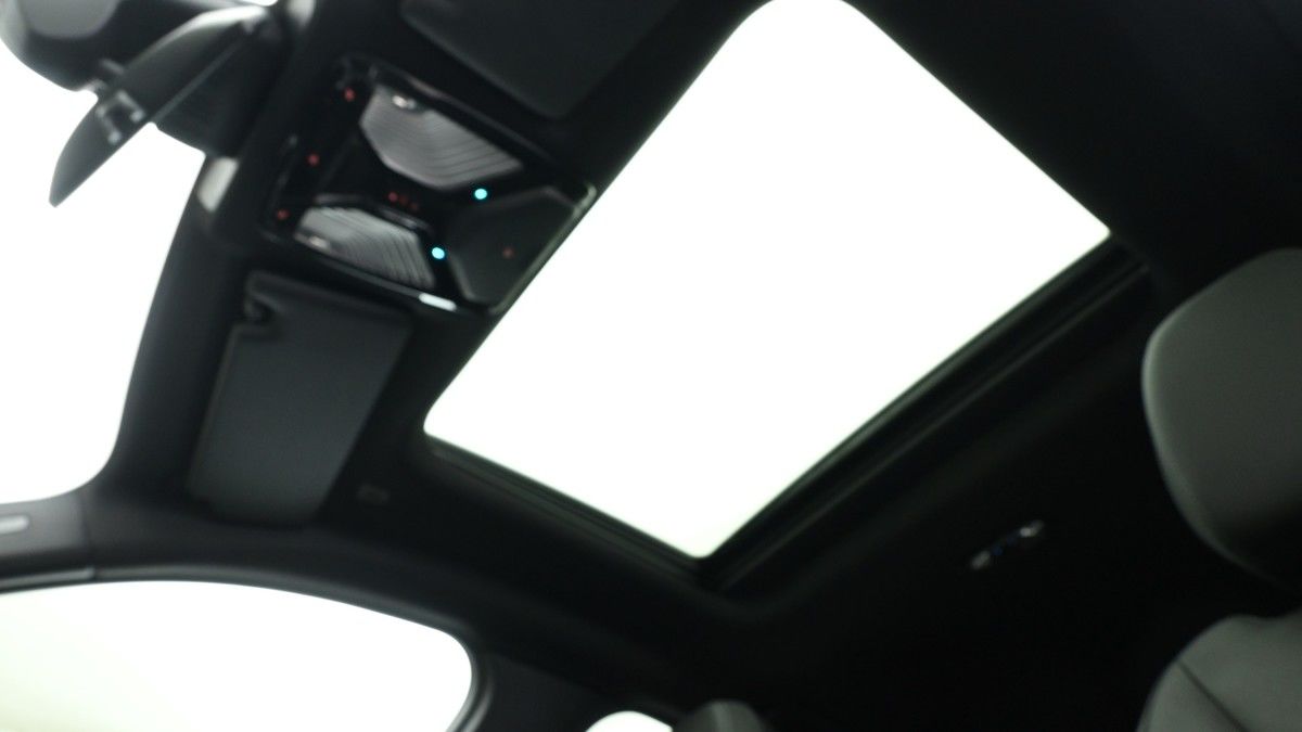 BMW i4 Image 2
