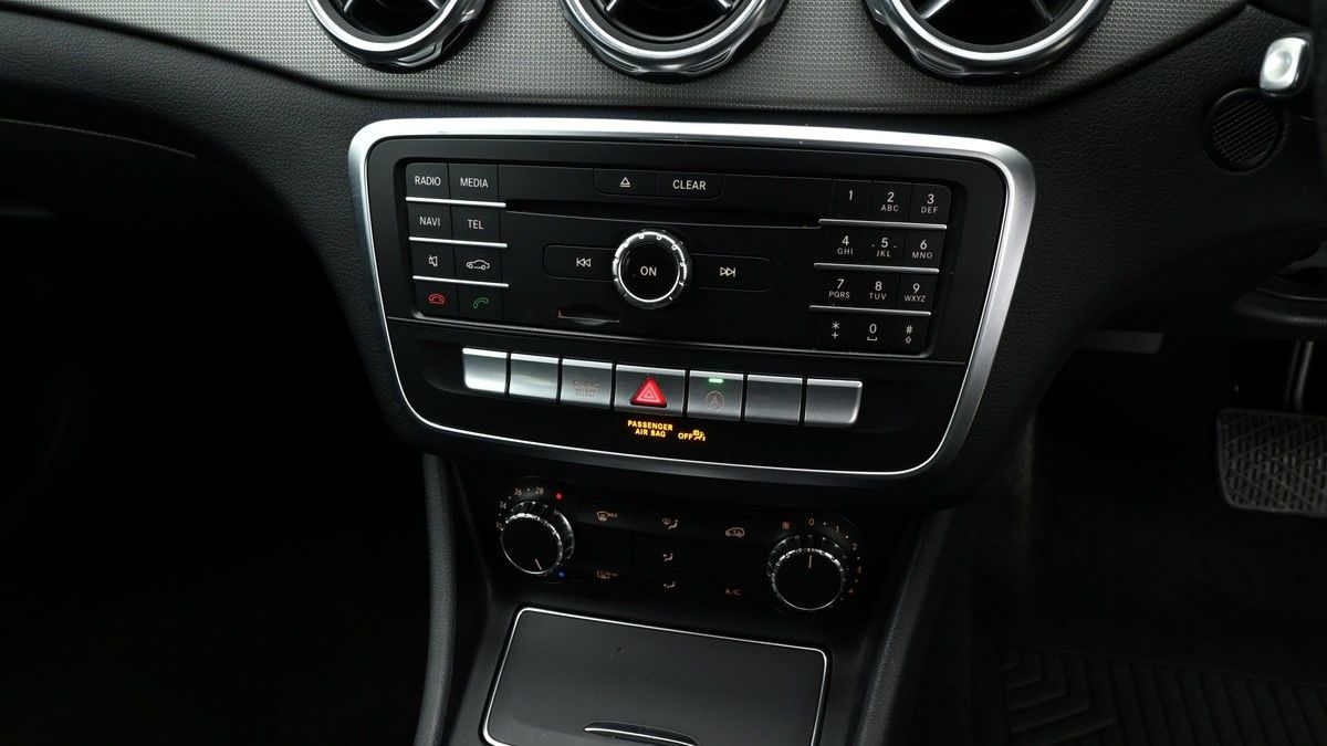 Mercedes-Benz GLA Image 12