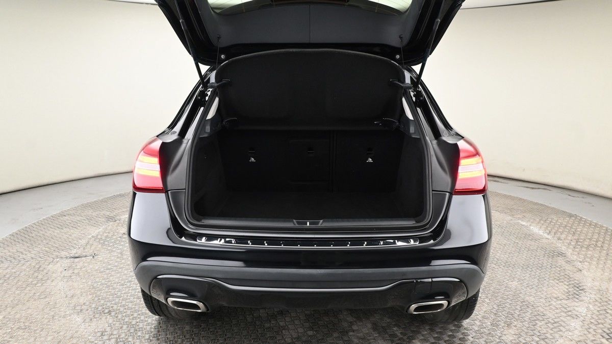 Mercedes-Benz GLA Image 10